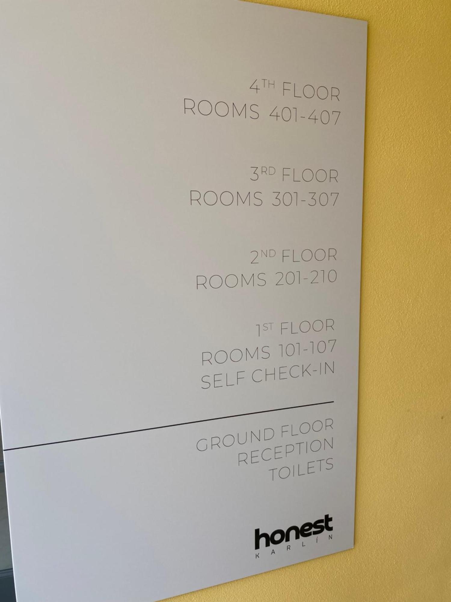 Honest Karlin Aparthotel Prague Exterior photo