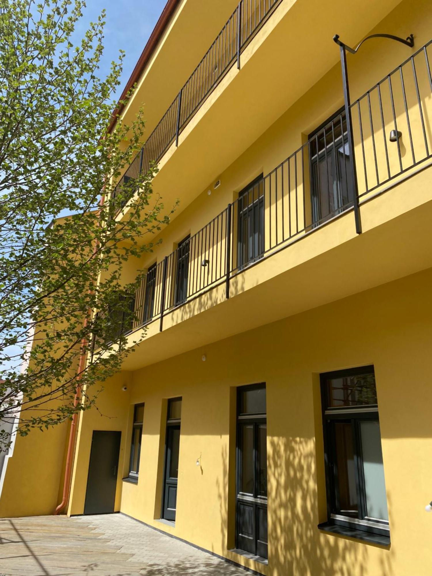 Honest Karlin Aparthotel Prague Exterior photo