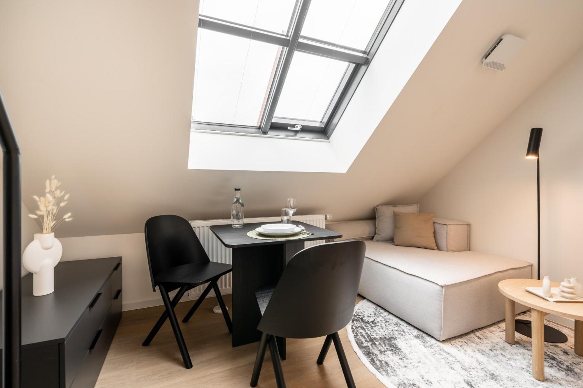 Honest Karlin Aparthotel Prague Exterior photo