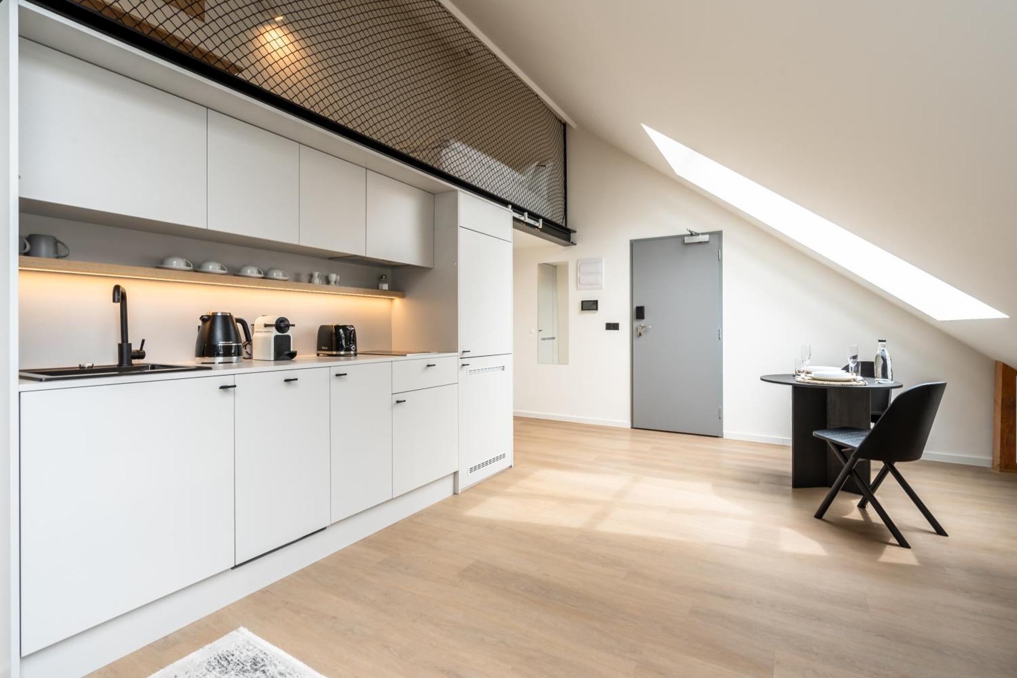 Honest Karlin Aparthotel Prague Exterior photo