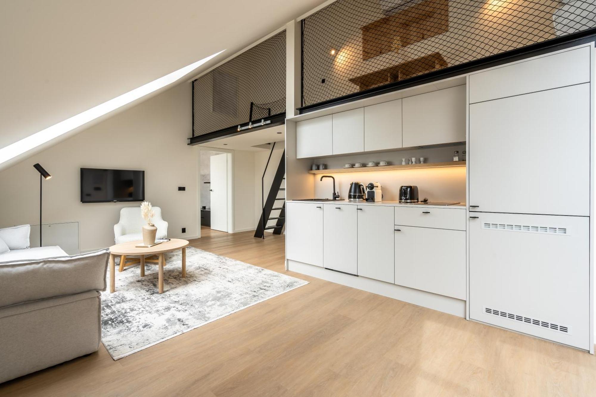 Honest Karlin Aparthotel Prague Exterior photo
