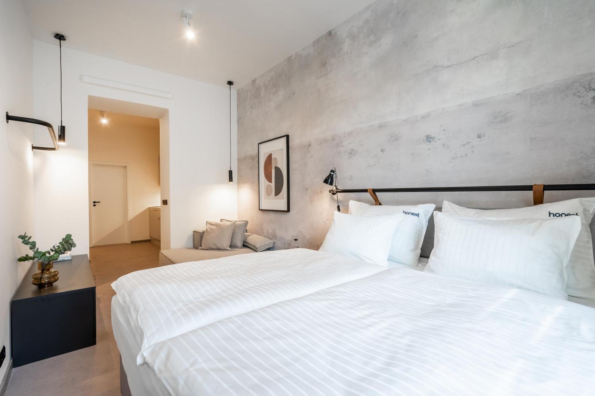 Honest Karlin Aparthotel Prague Exterior photo