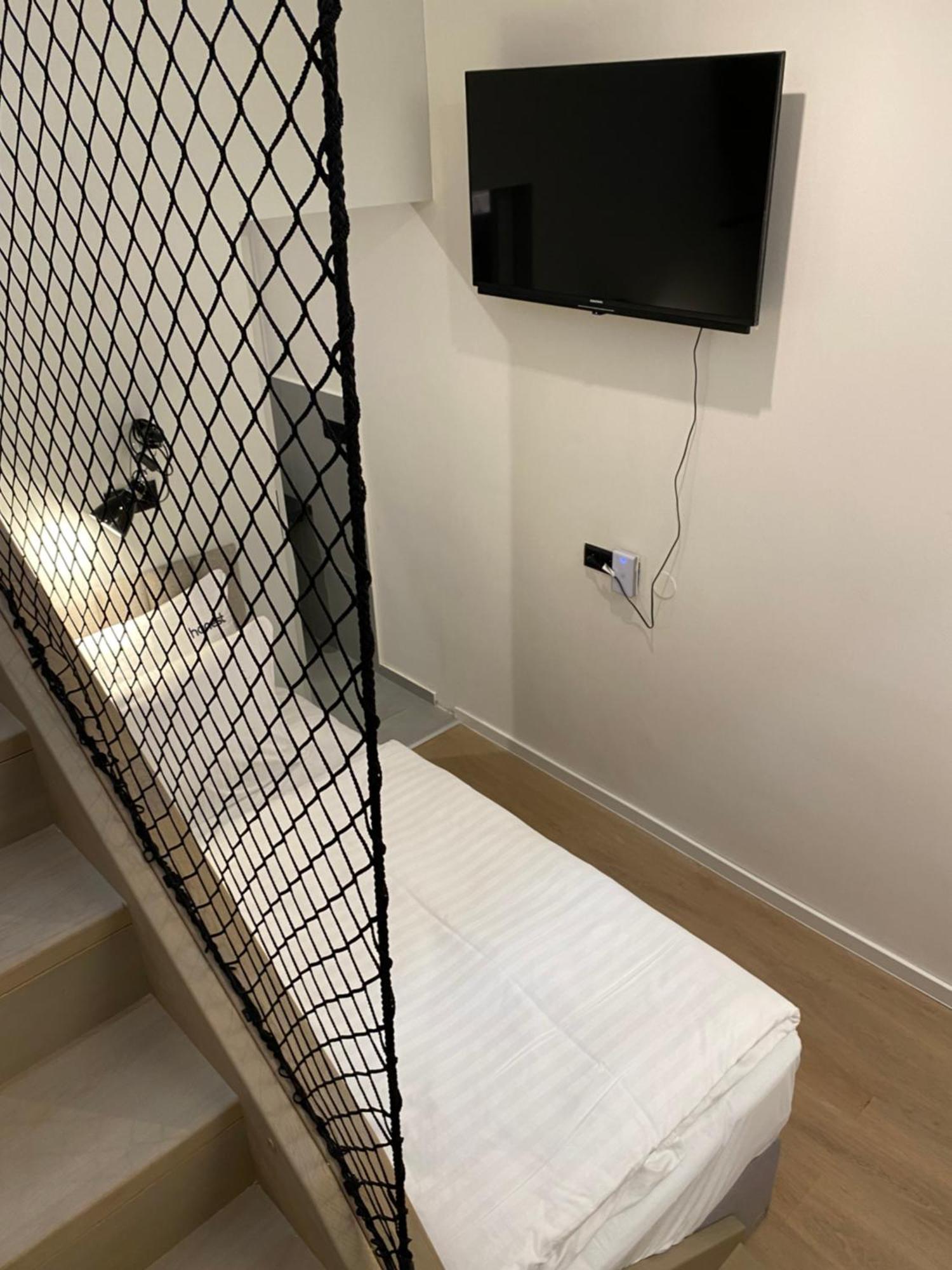 Honest Karlin Aparthotel Prague Room photo